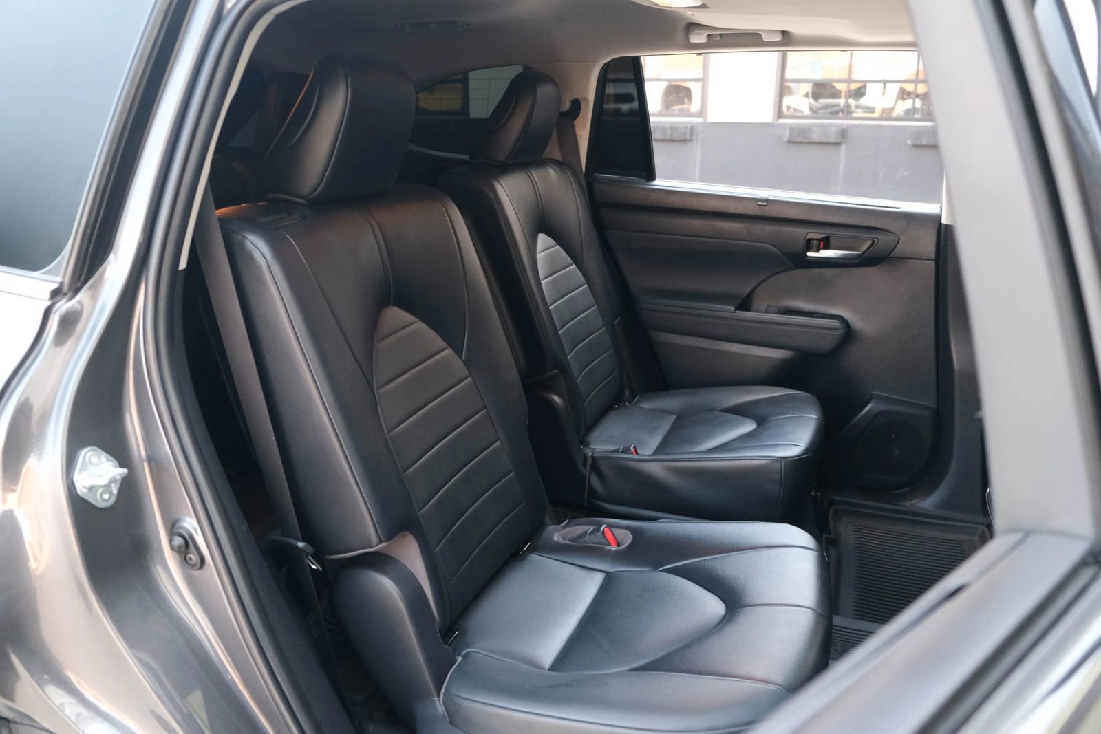 Used 2022 Toyota Highlander XLE image 30