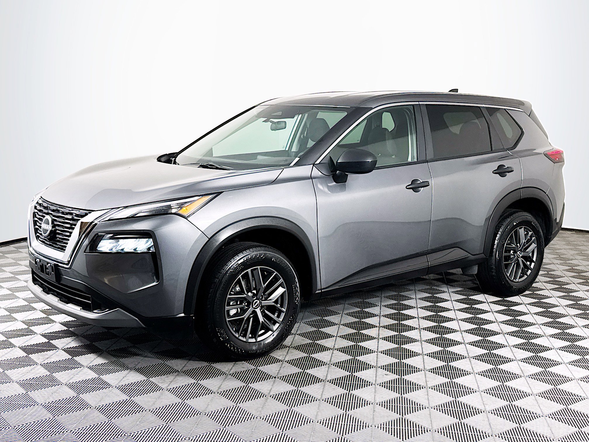 Used 2023 Nissan Rogue S FWD image 4