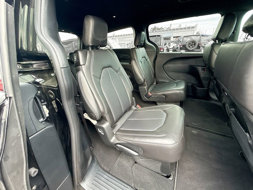 Used 2026 Chrysler Pacifica Select image 32