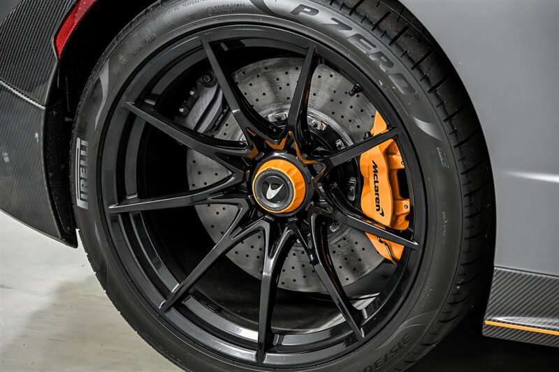 Used 2019 McLaren Senna RWD image 20