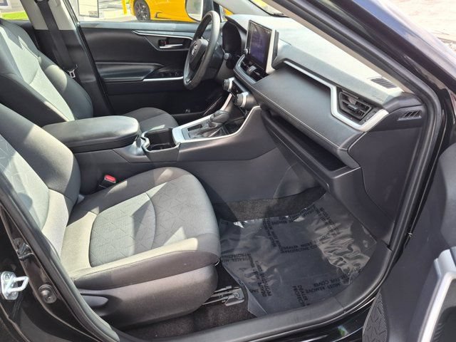 Used 2024 Toyota RAV4 XLE FWD image 5