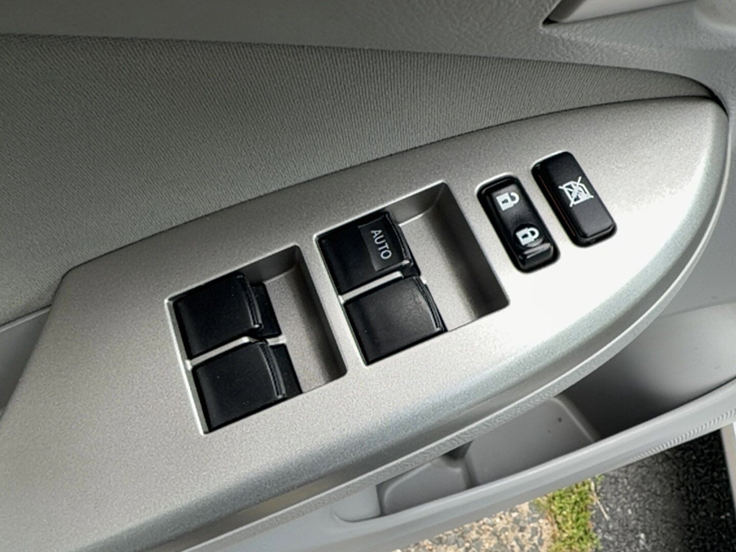 Used 2010 Toyota Corolla LE FWD image 12