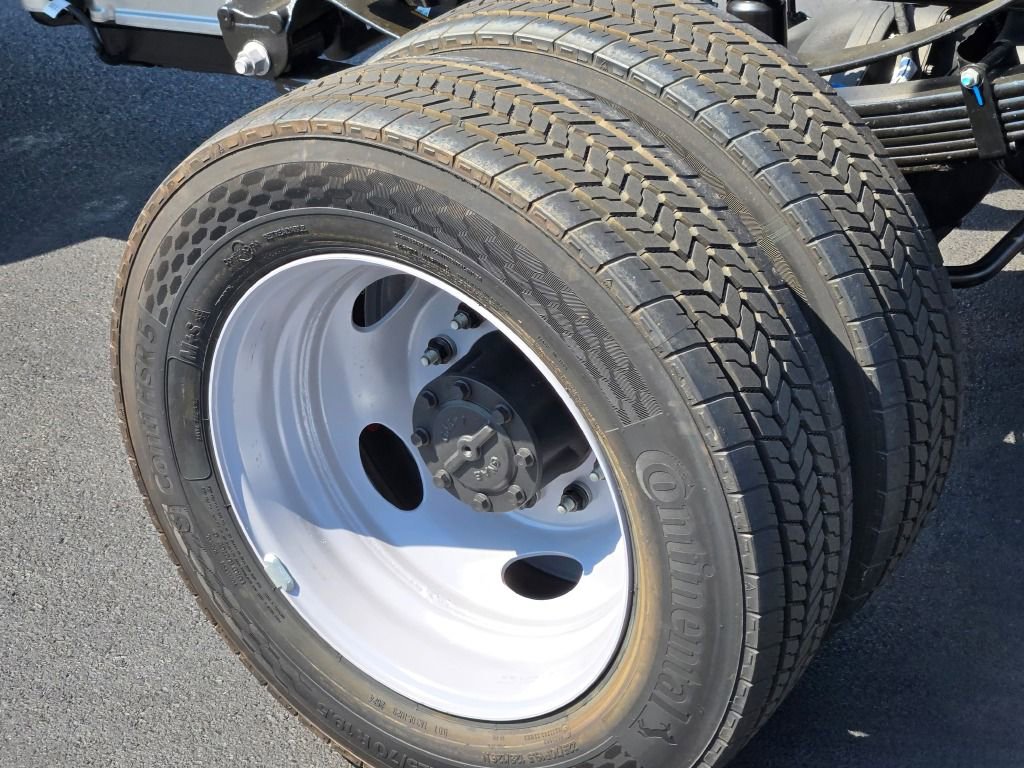 New 2024 Ford F550 4x4 Regular Cab Super Duty image 12
