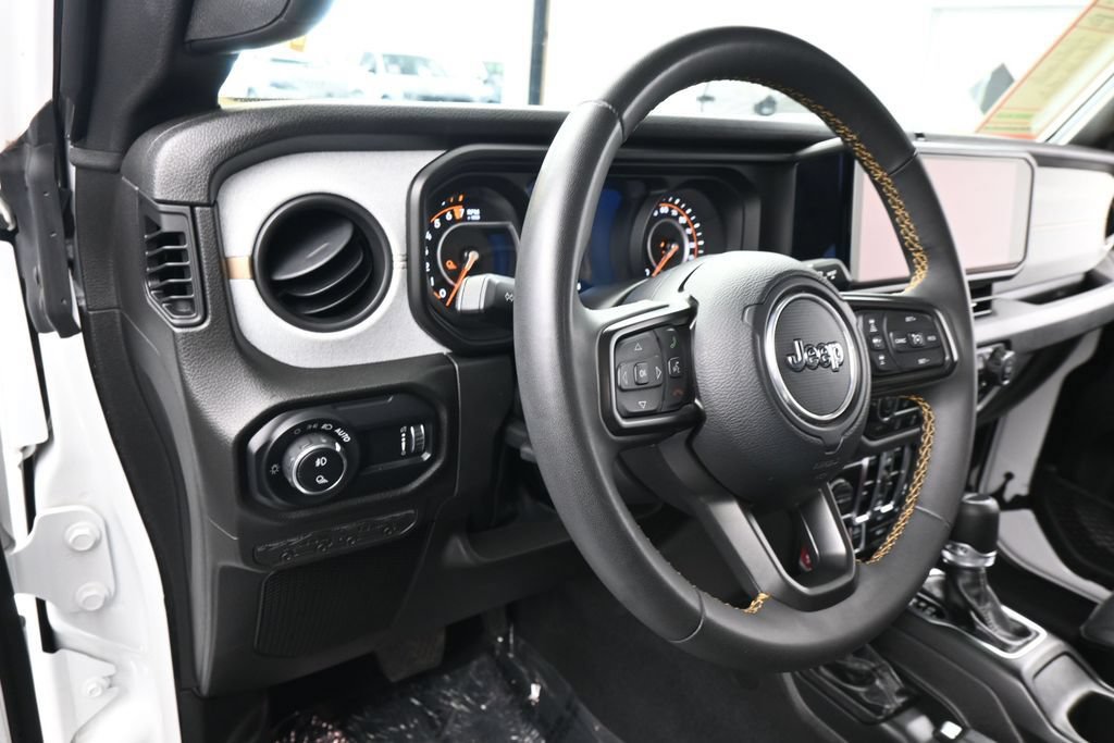 Used 2024 Jeep Gladiator Sport AWD/4WD image 13