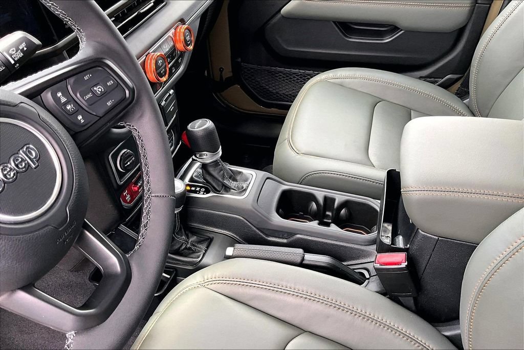 Used 2025 Jeep Gladiator Mojave AWD/4WD image 19