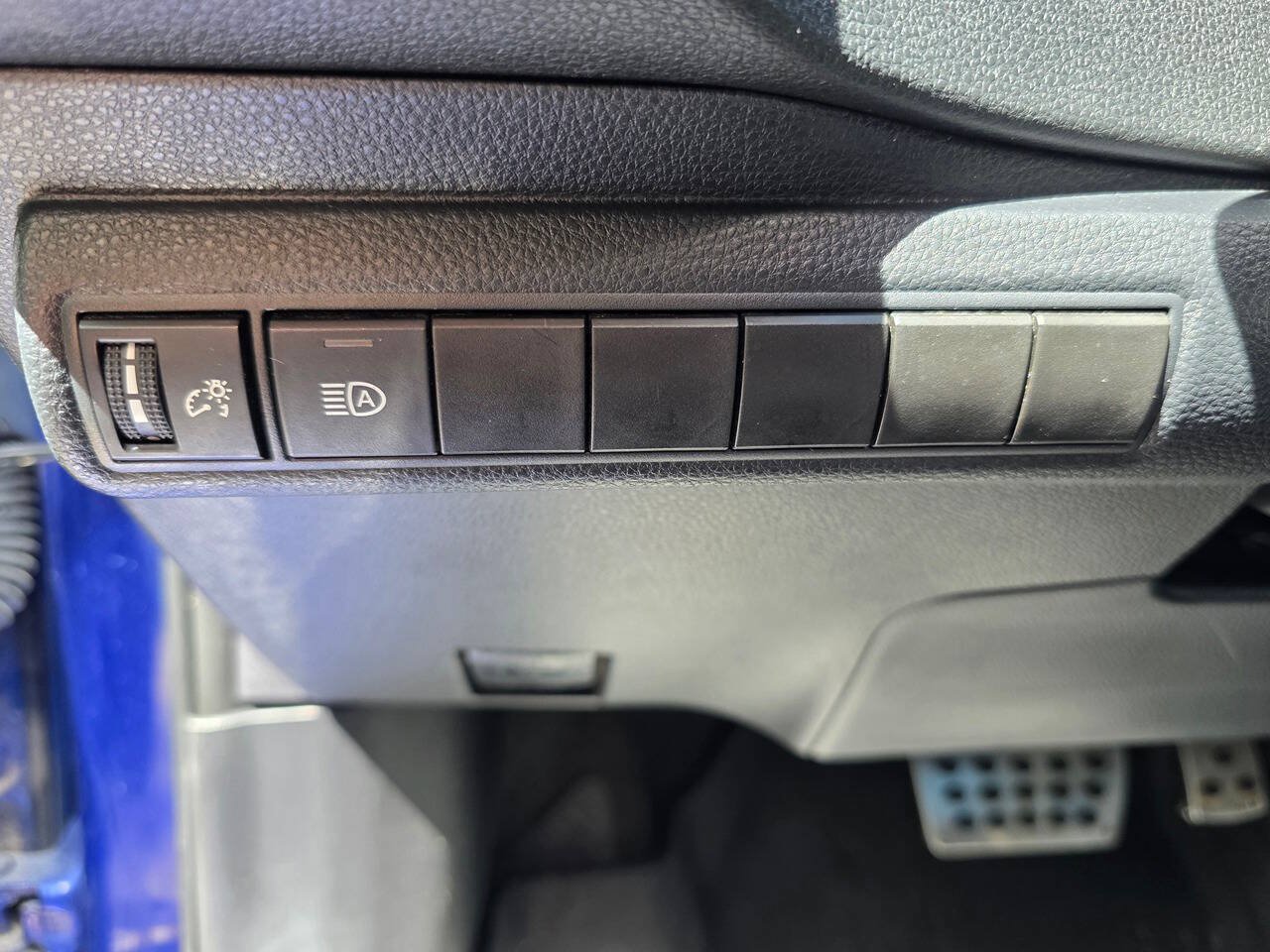 Used 2020 Toyota Corolla XSE FWD image 16