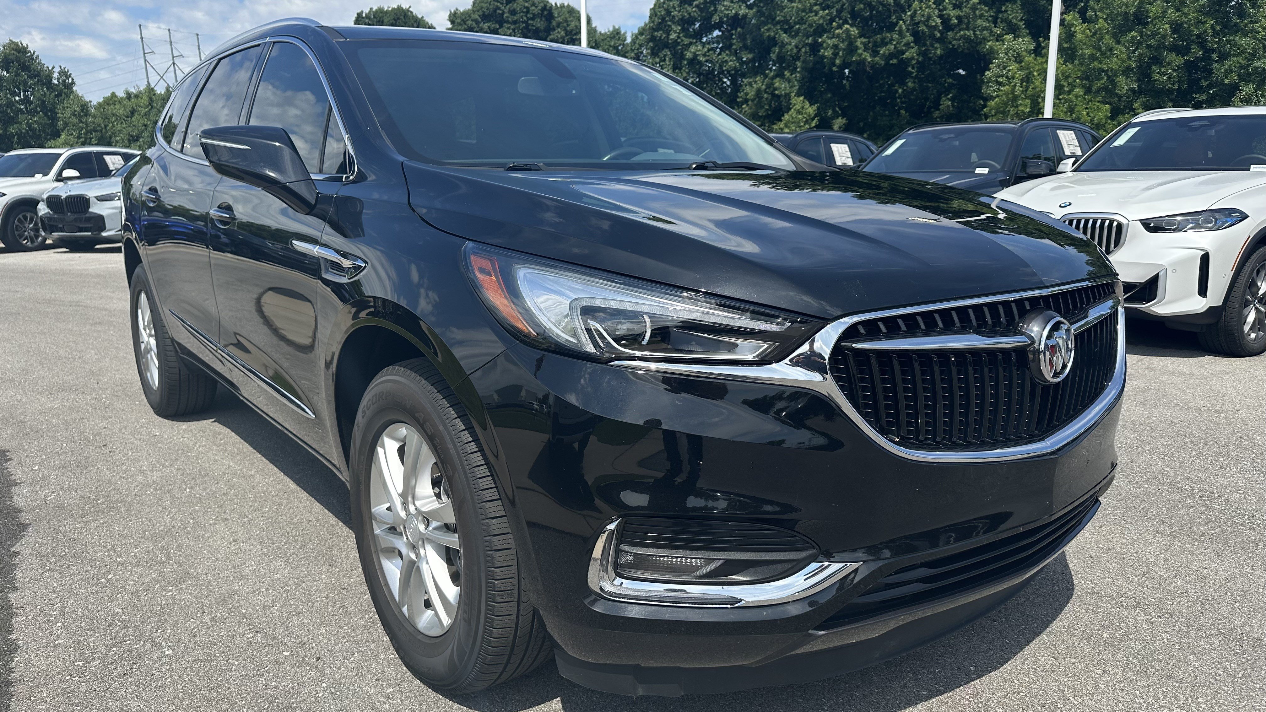 Used 2021 Buick Enclave Essence w/ Sound and Sites Package FWD image 2