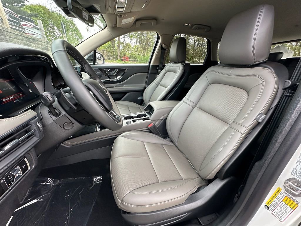 New 2026 Lincoln Corsair Reserve w/ Jet Appearance Package AWD/4WD image 17