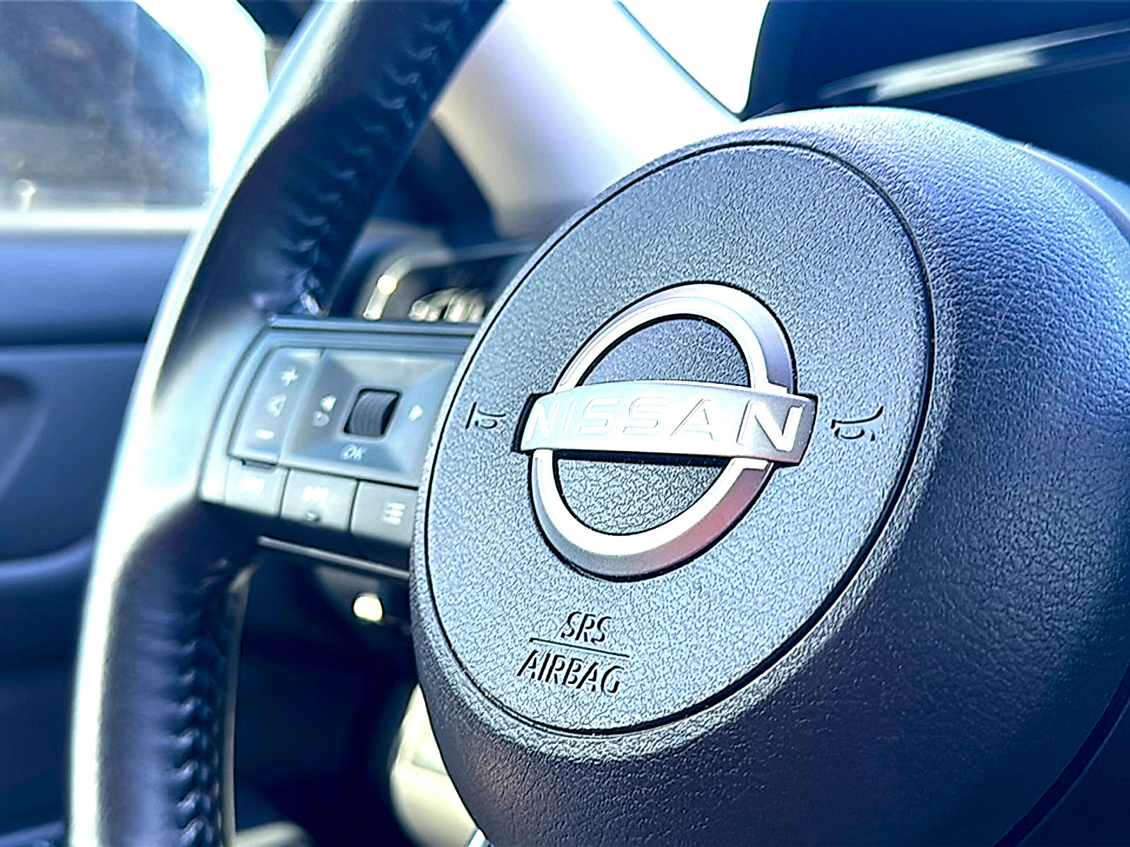 Used 2024 Nissan Pathfinder SV FWD image 32
