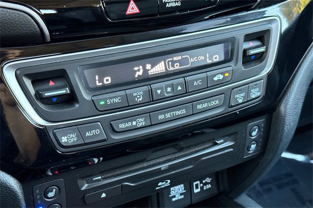 Used 2022 Honda Pilot Elite image 32