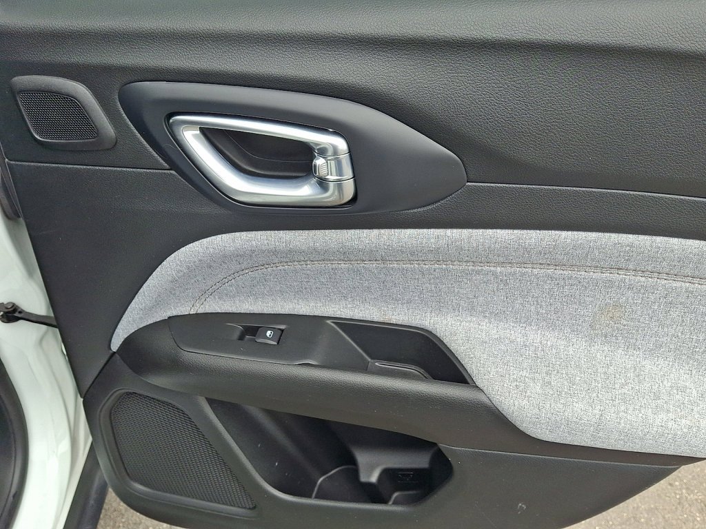 Used 2022 Jeep Compass Latitude w/ Sun and Sound Group image 14