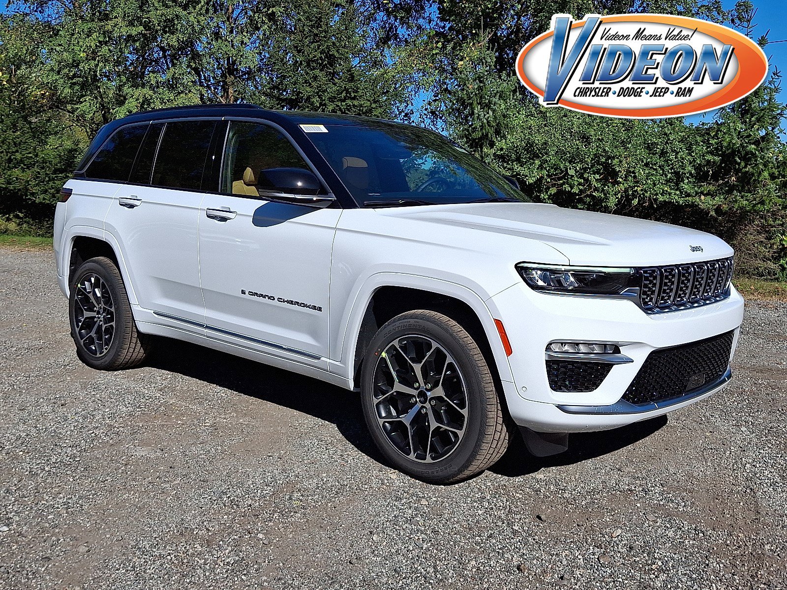 New 2025 Jeep Grand Cherokee Summit image 1