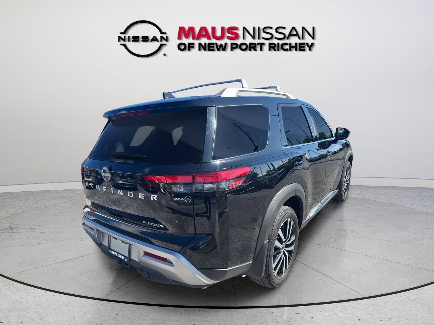 Certified 2025 Nissan Pathfinder Platinum w/ Cargo Package FWD image 11