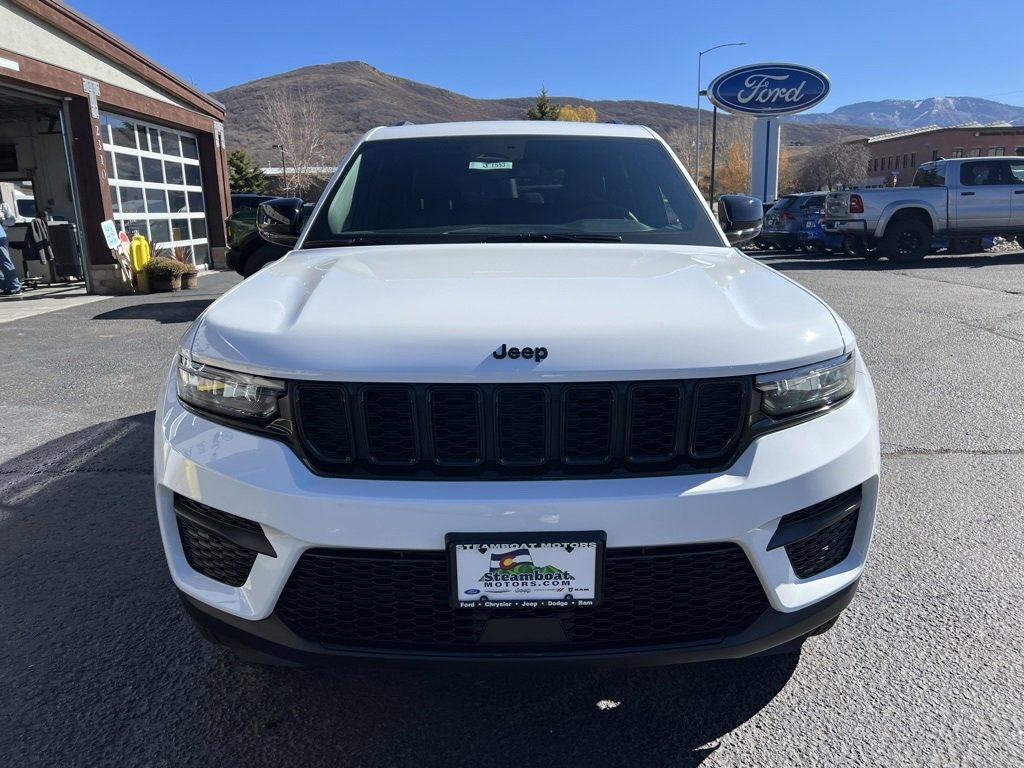 New 2025 Jeep Grand Cherokee Altitude image 8