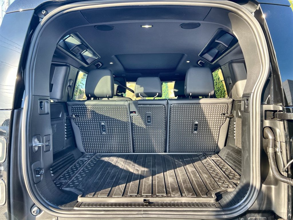 New 2026 Land Rover Defender 110 X-Dynamic SE AWD/4WD image 18