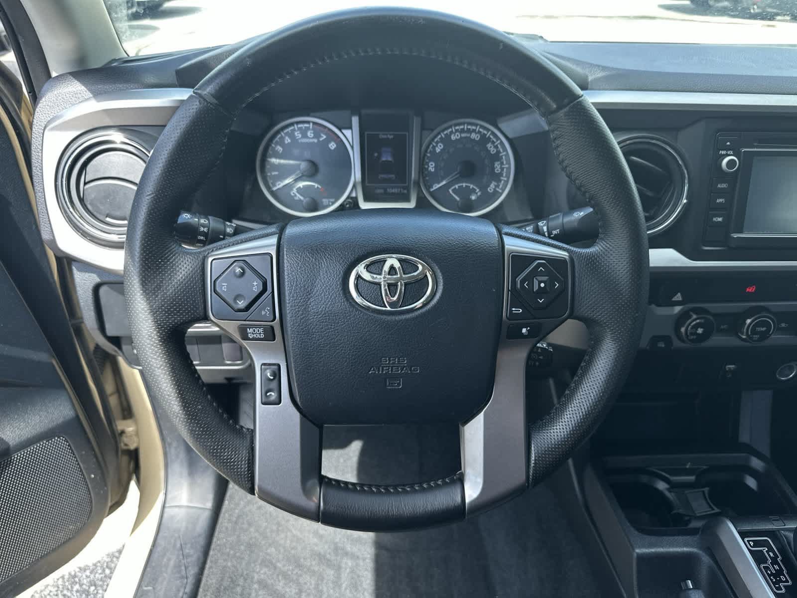Used 2016 Toyota Tacoma SR5 w/ Towing Package RWD image 18