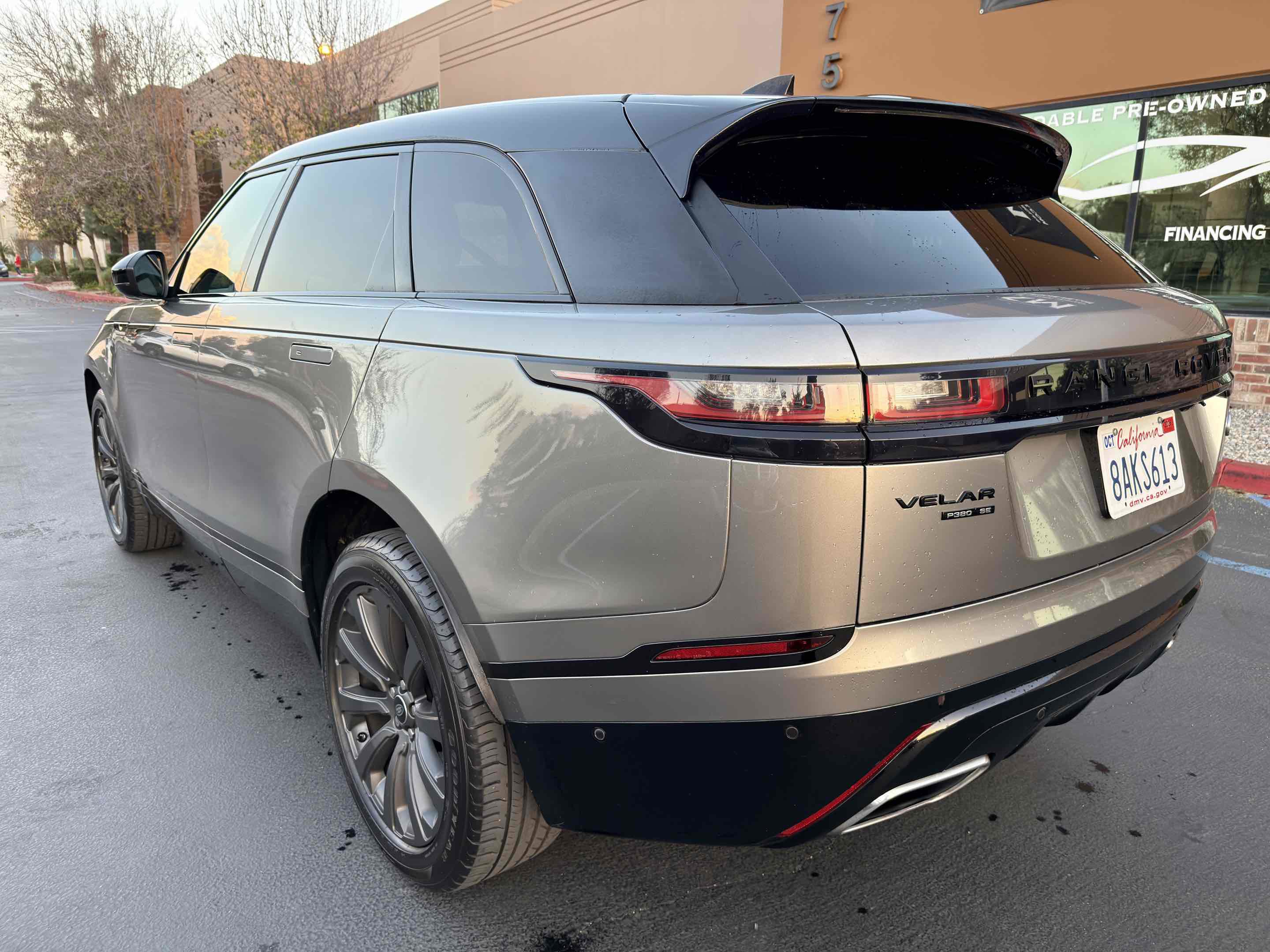 Used 2018 Land Rover Range Rover Velar R-Dynamic SE image 16