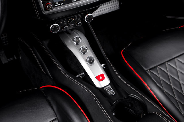 Used 2015 Ferrari California T RWD image 34