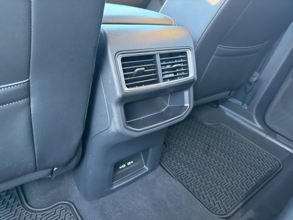 Used 2024 Volkswagen Atlas Cross Sport SE image 18