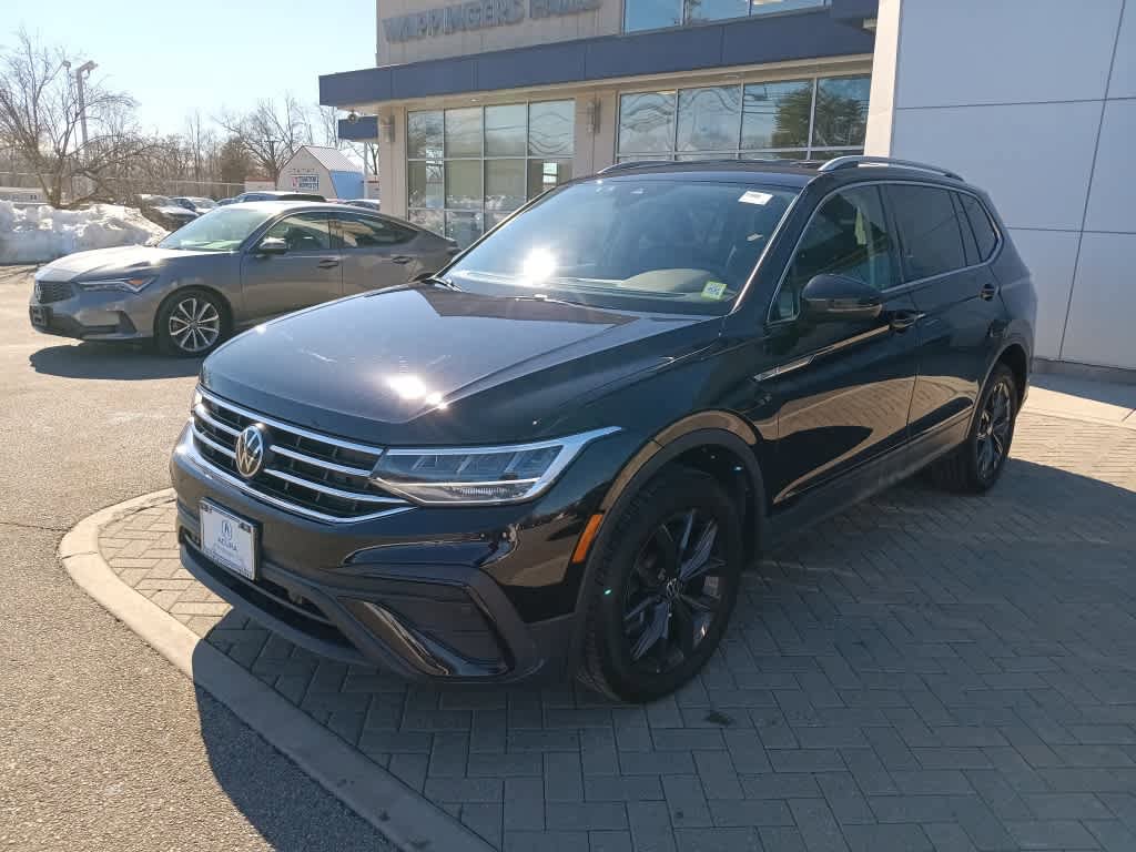 Used 2024 Volkswagen Tiguan SE image 2