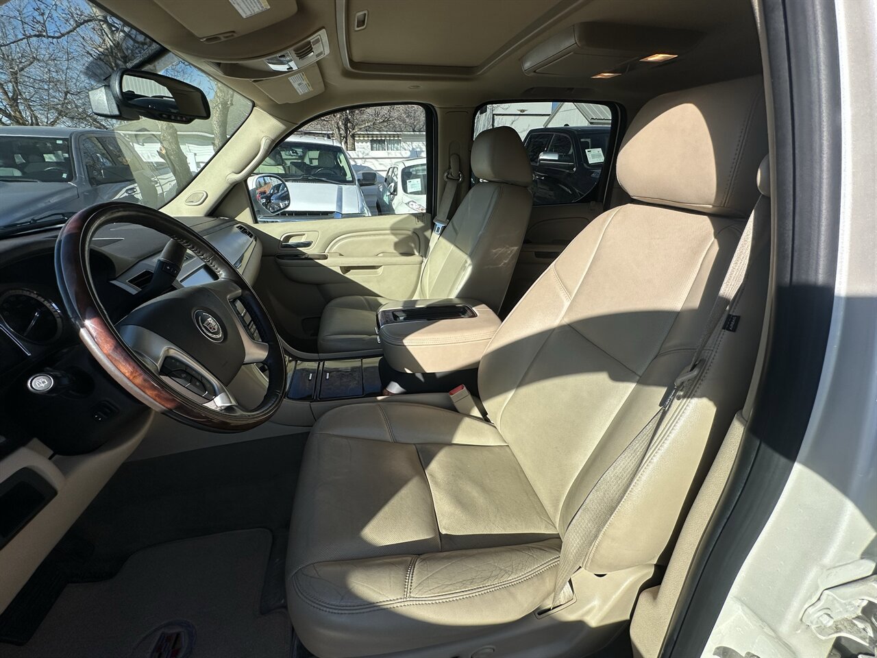 Used 2014 Cadillac Escalade ESV Premium image 32