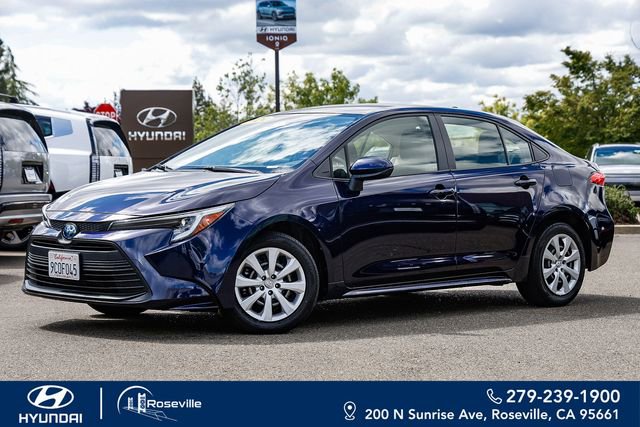 Used 2024 Toyota Corolla LE FWD image 1