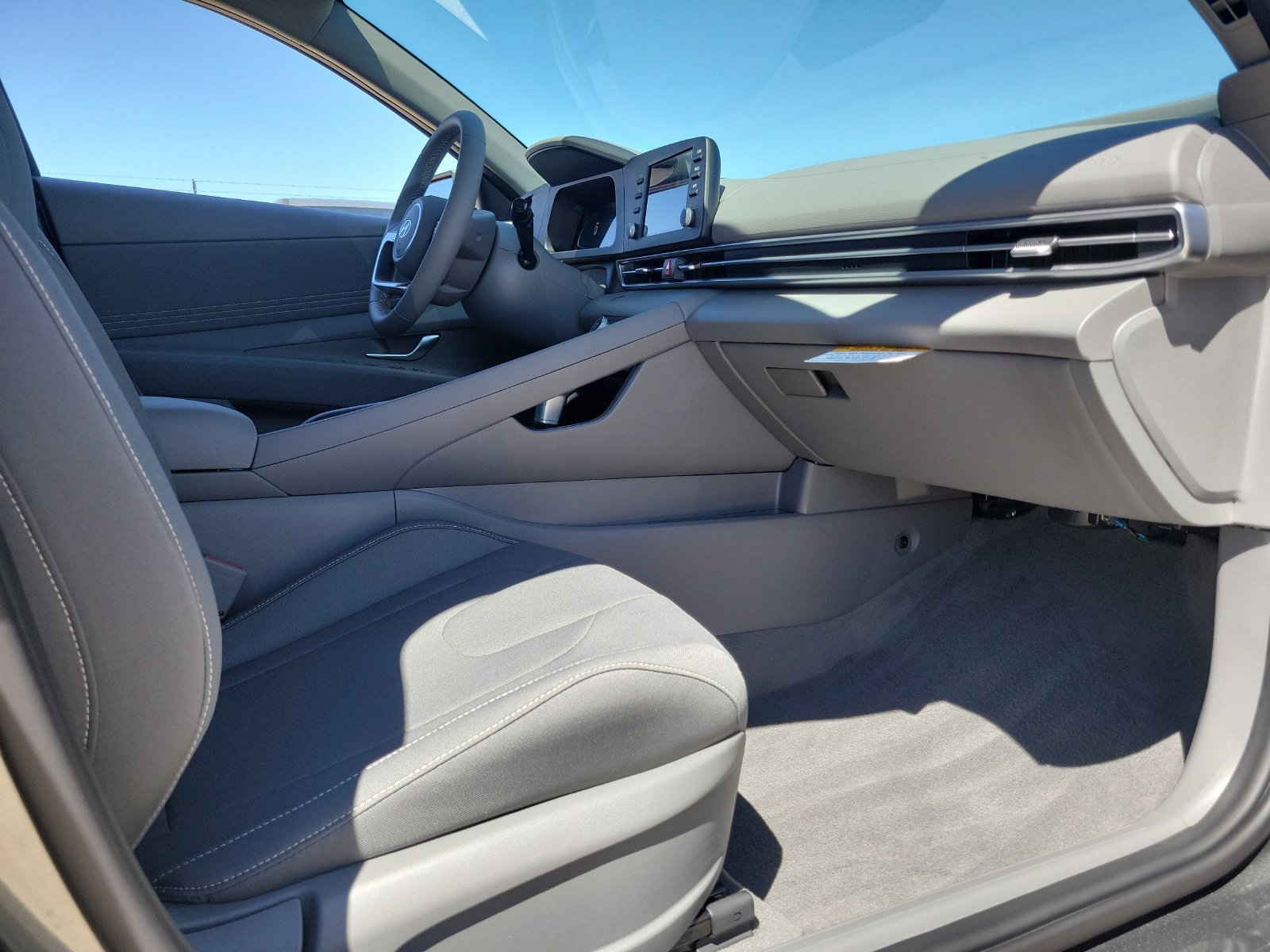 New 2026 Hyundai Elantra SEL Sport FWD image 17