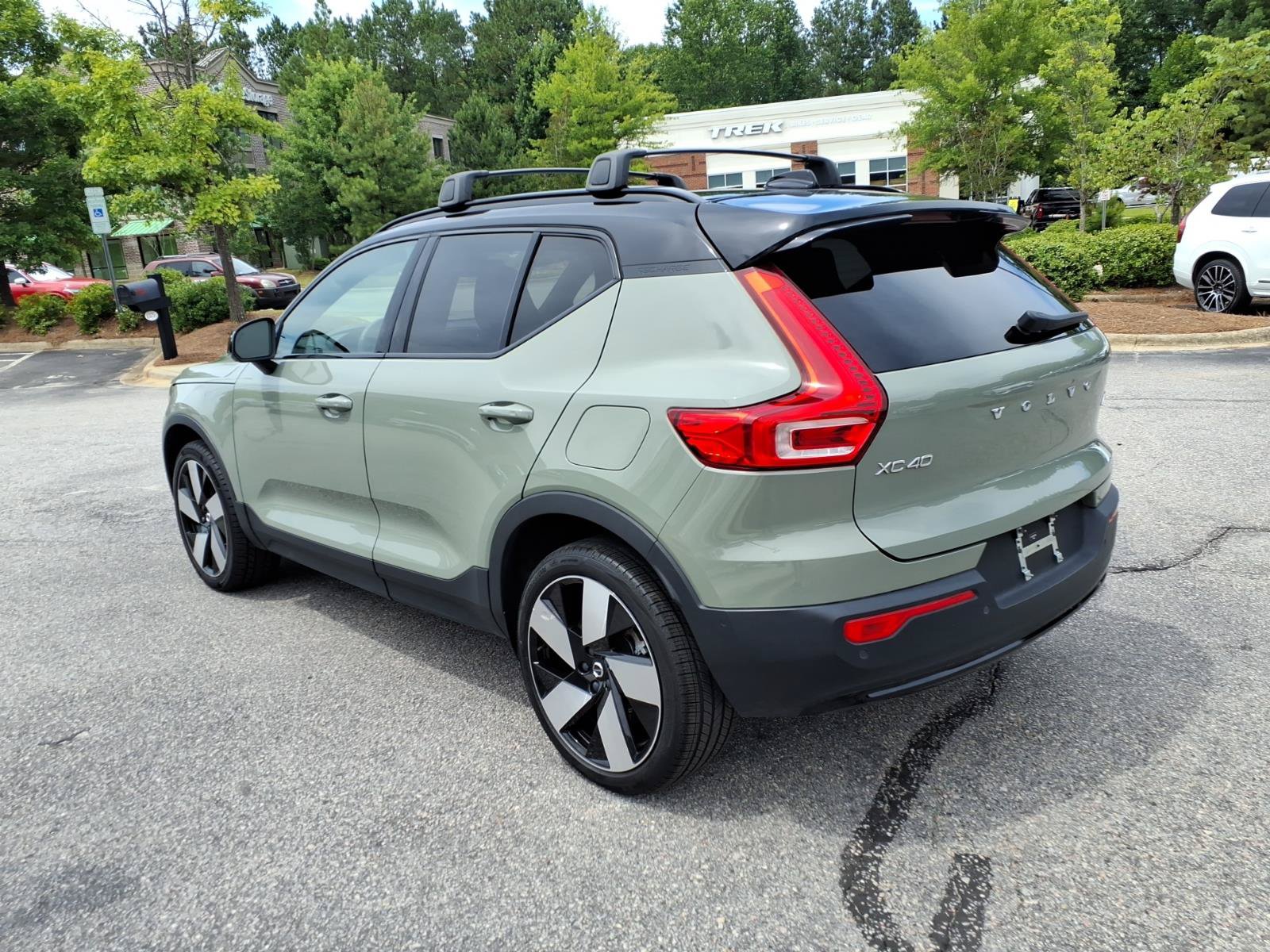 Used 2023 Volvo XC40 Recharge Ultimate w/ Protection Package Premier AWD/4WD image 7