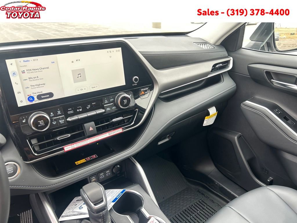 New 2026 Toyota Highlander XLE image 14