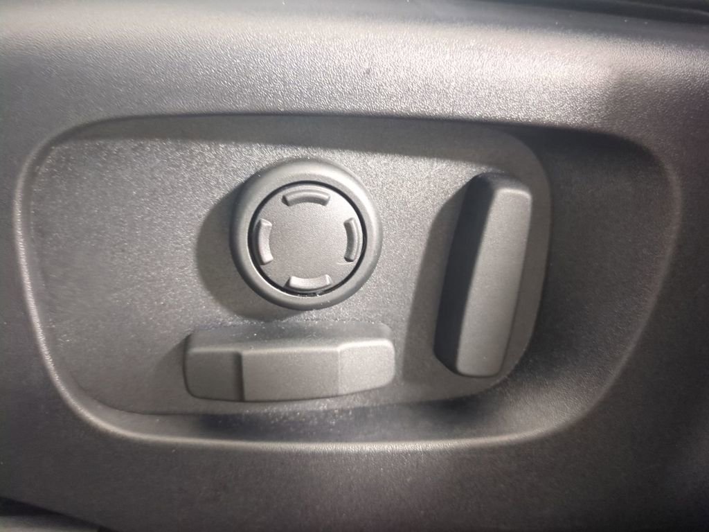 Used 2025 Land Rover Range Rover Velar Dynamic SE image 23