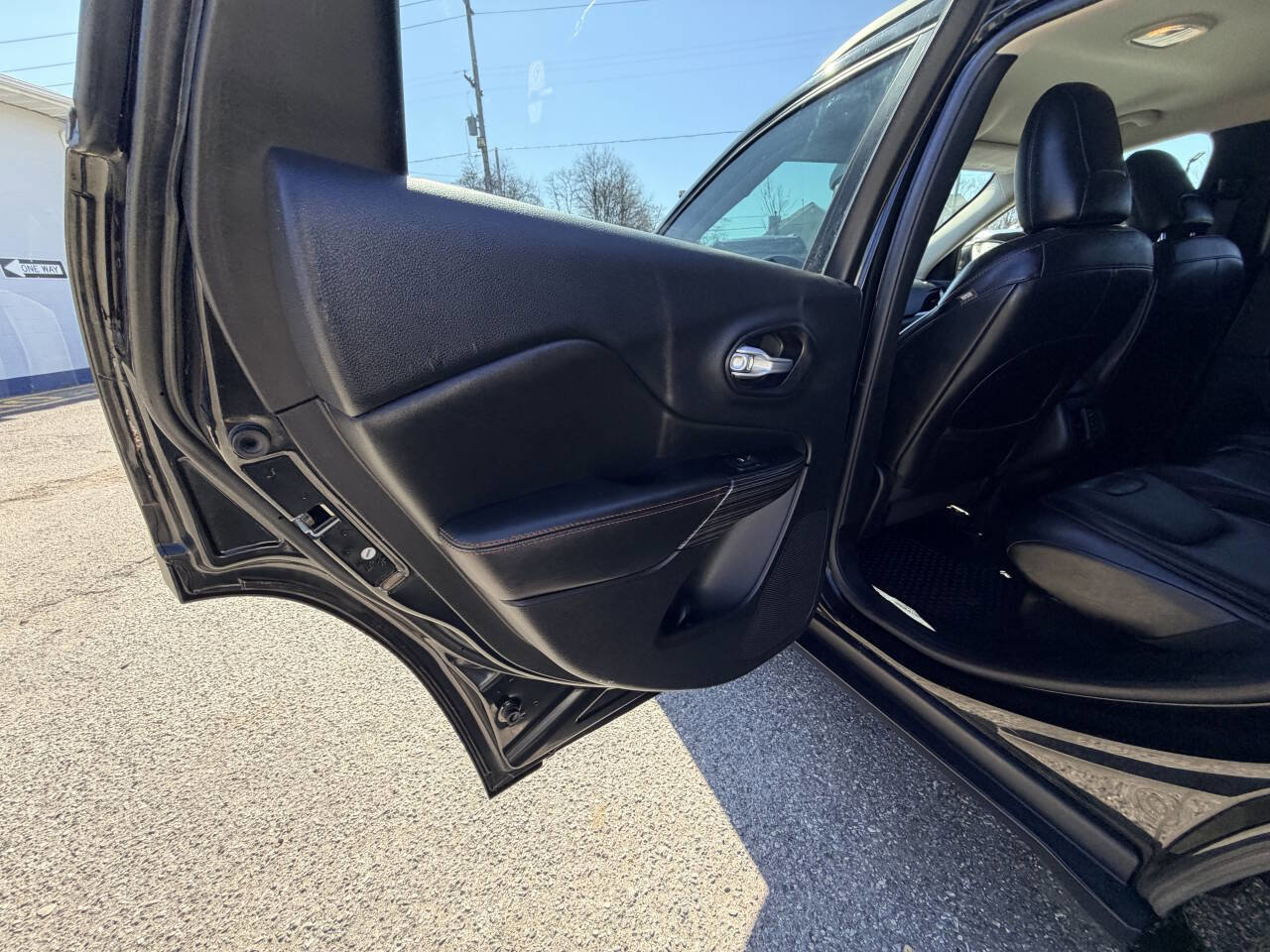 Used 2014 Jeep Cherokee Trailhawk w/ Leather Interior Group image 31