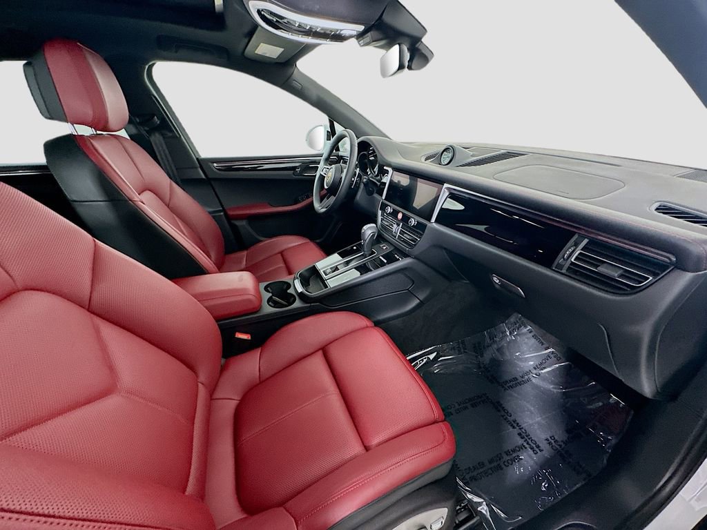 Certified 2026 Porsche Macan image 29