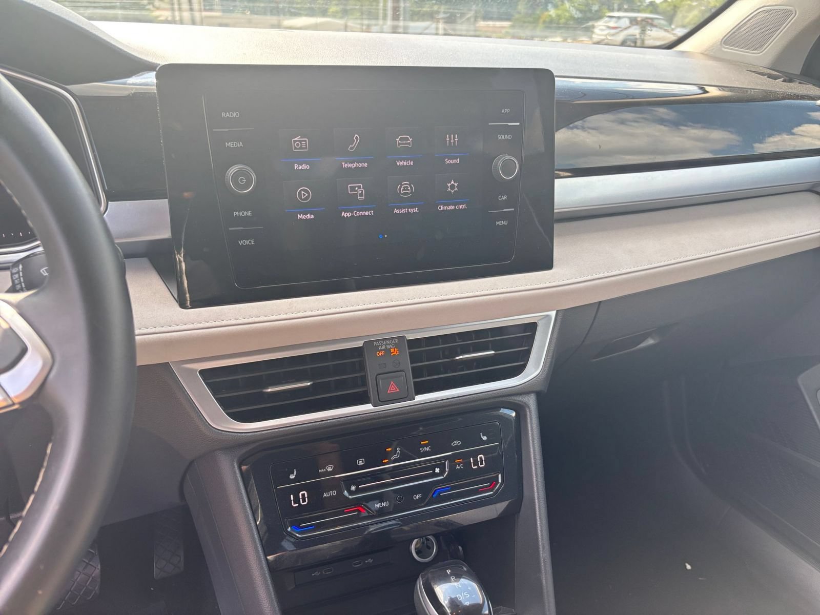 Used 2025 Volkswagen Taos SE FWD image 19