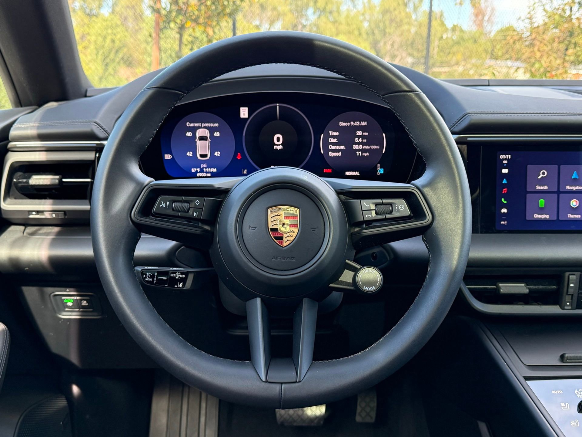 Used 2025 Porsche Macan 4 Electric image 15