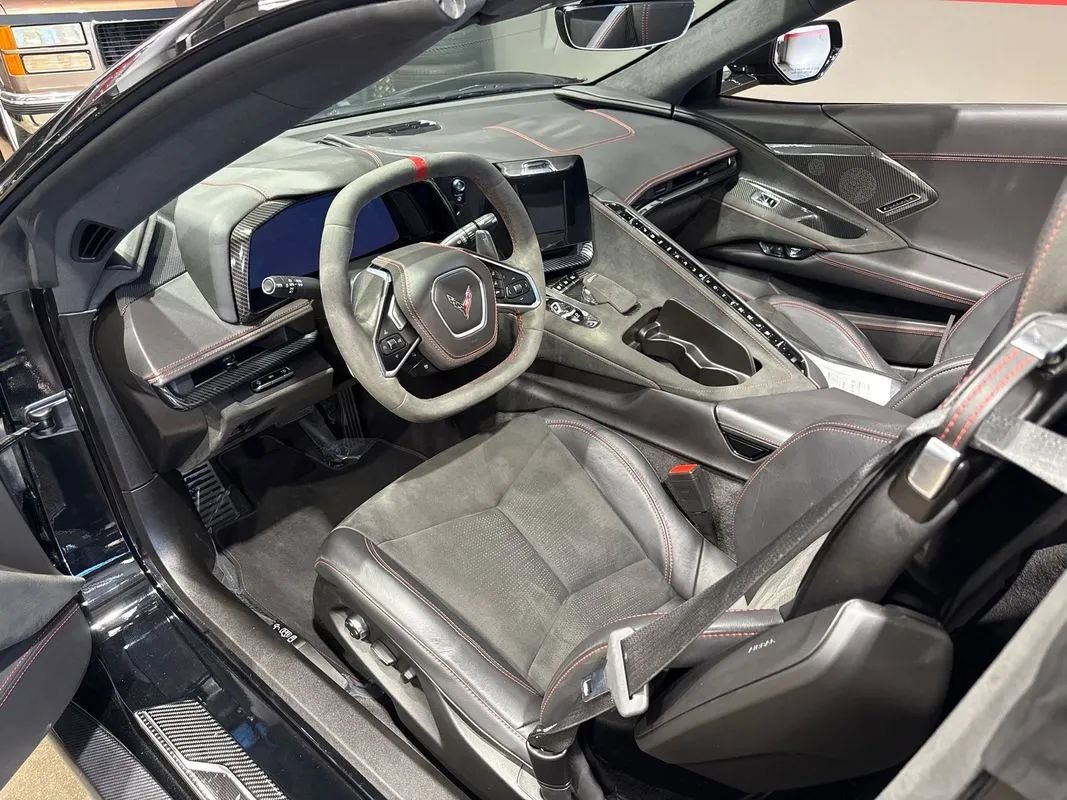 Used 2022 Chevrolet Corvette Stingray Premium Conv w/ Z51 Performance Package RWD image 92