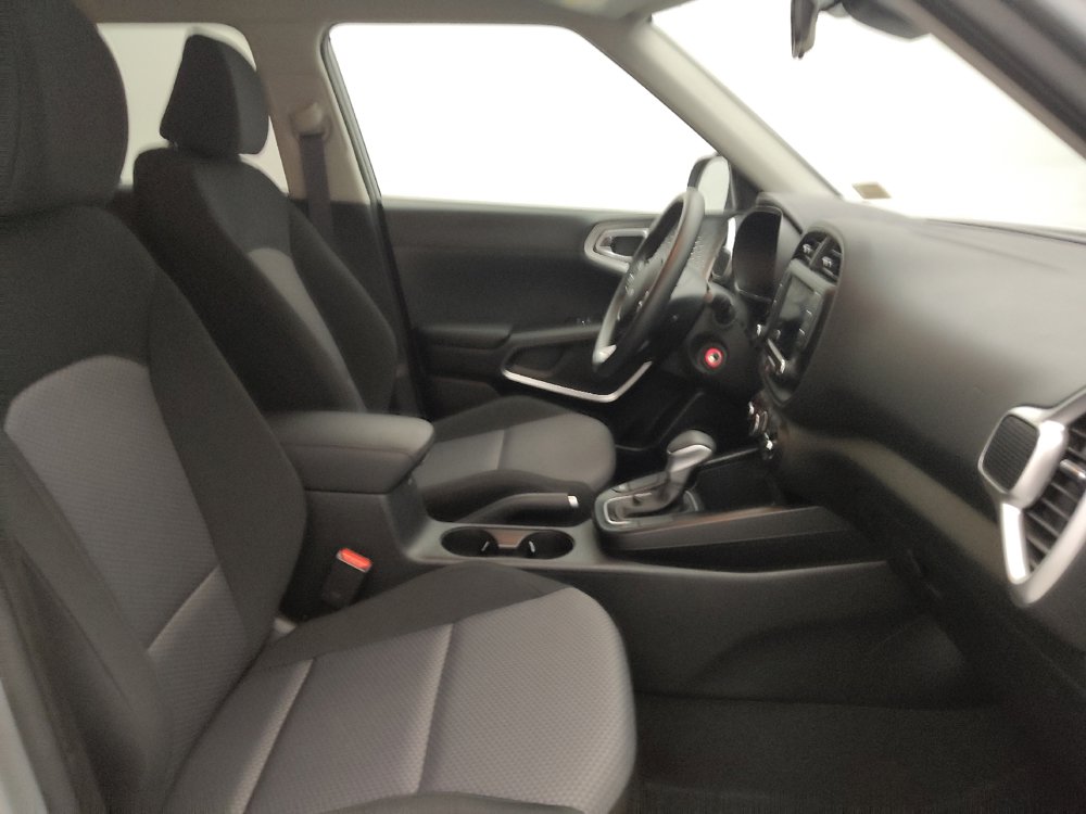 Used 2025 Kia Soul LX image 21