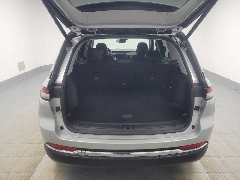 Used 2022 Jeep Grand Cherokee Limited image 29