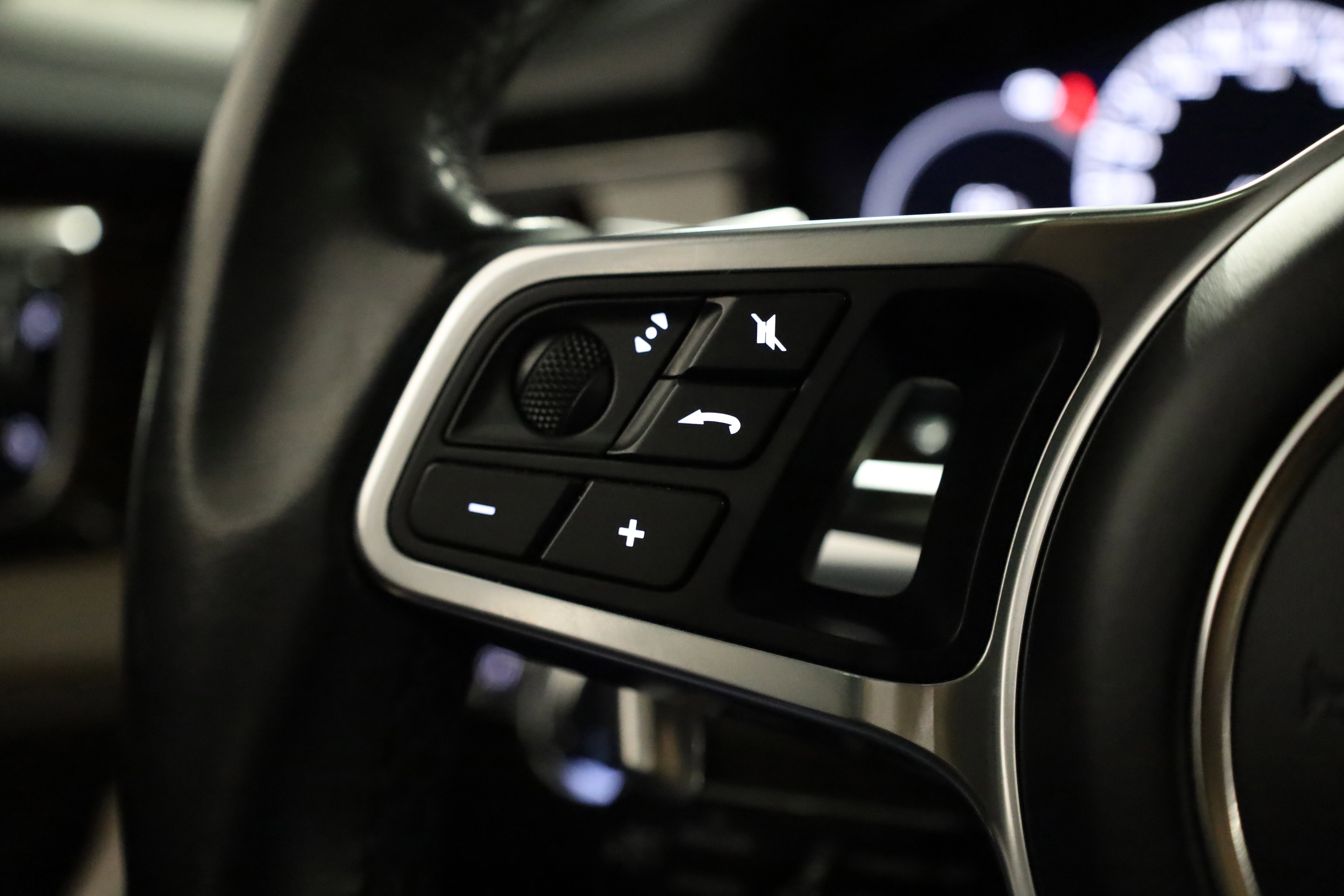 Used 2018 Porsche Panamera 4S image 25