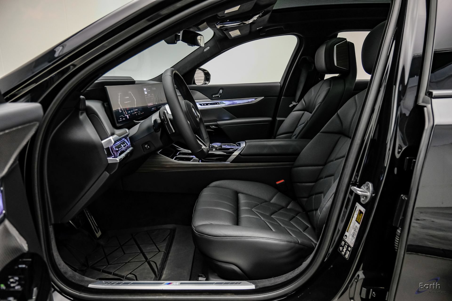 Used 2026 BMW 760i xDrive w/ Executive Package AWD/4WD image 36