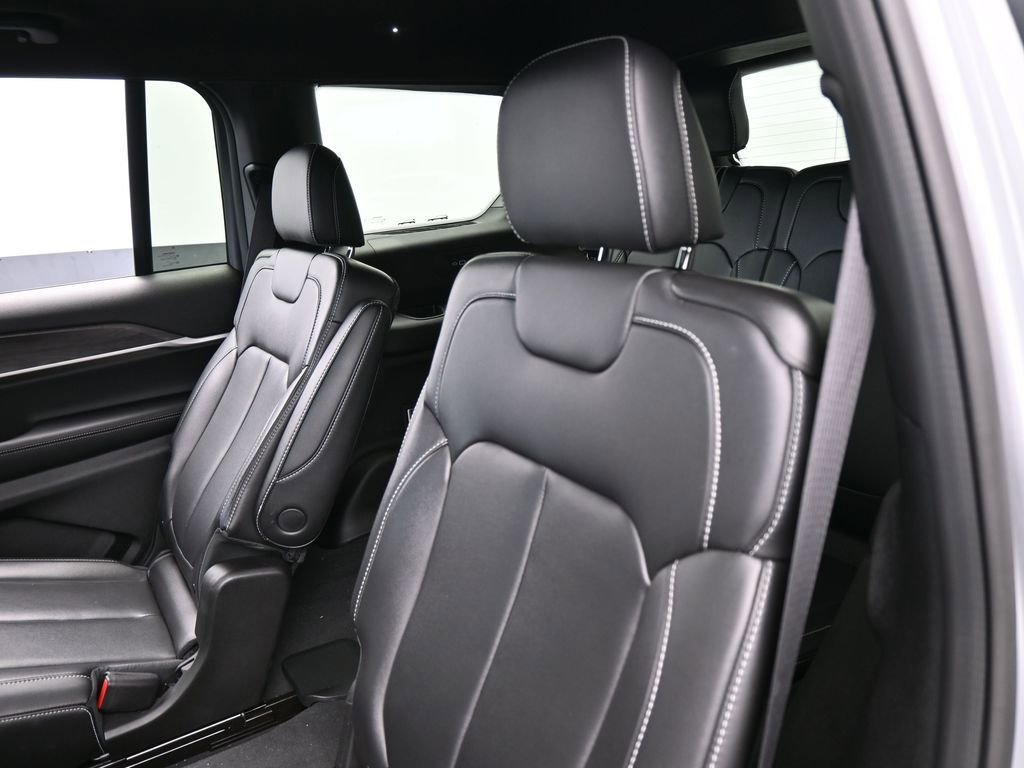 Used 2025 Jeep Grand Cherokee L Limited image 31