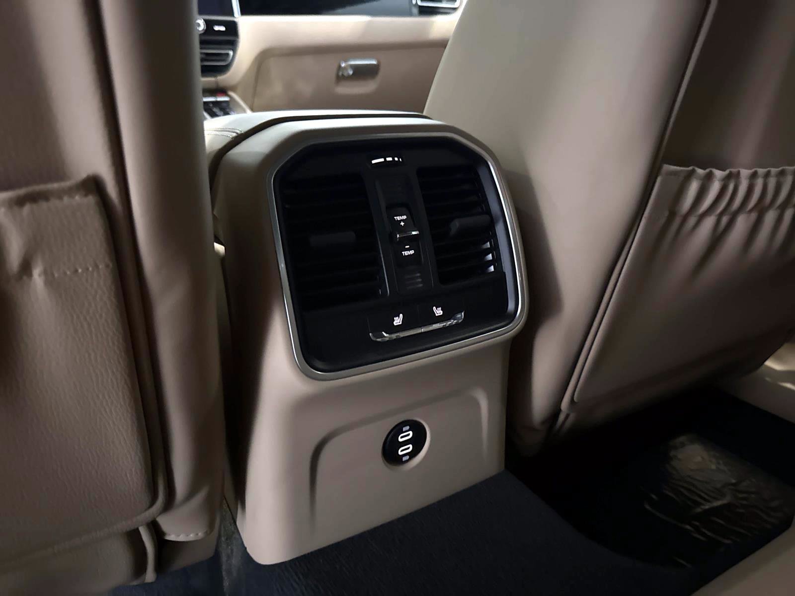 Certified 2026 Porsche Macan image 17