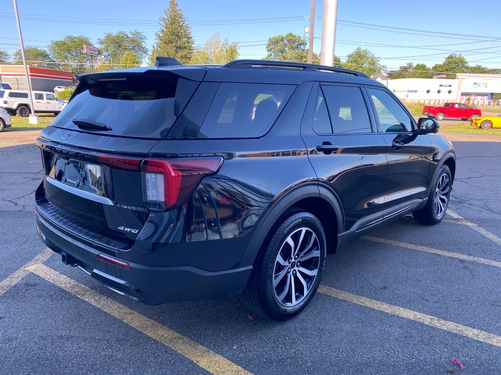 Used 2025 Ford Explorer ST-Line AWD/4WD image 6