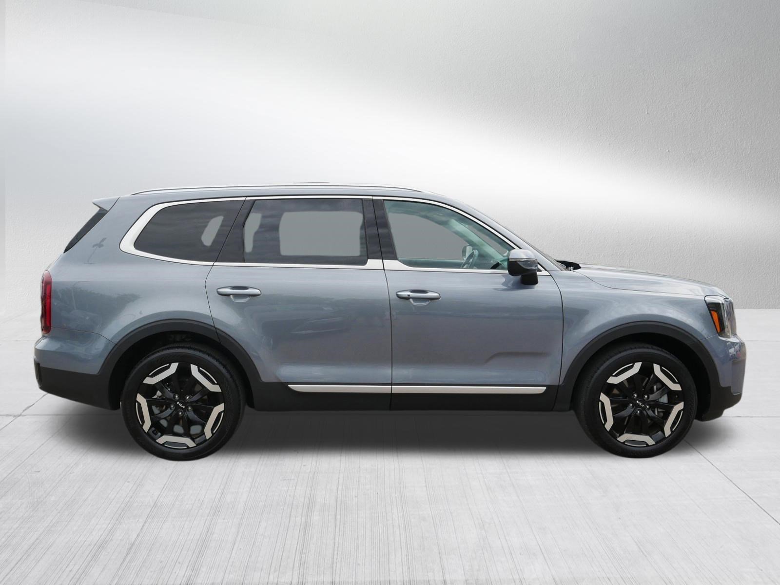 Certified 2025 Kia Telluride S FWD image 8