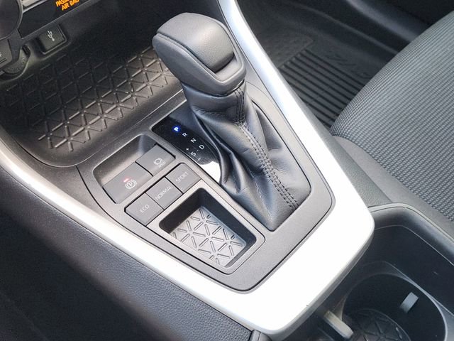 Used 2022 Toyota RAV4 LE image 16