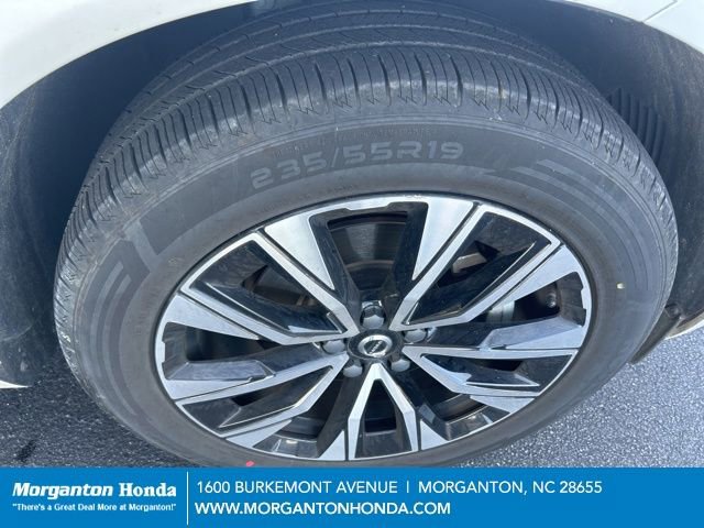 Used 2023 Volvo XC60 B5 Plus image 12