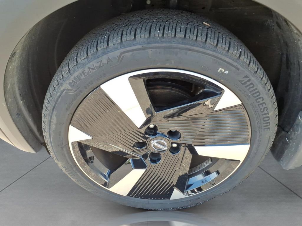 Used 2025 Nissan Kicks SR image 9