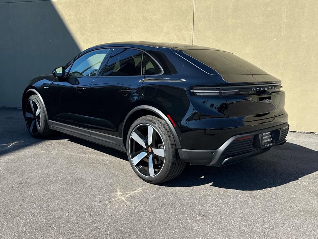 Certified 2025 Porsche Macan Electric image 3