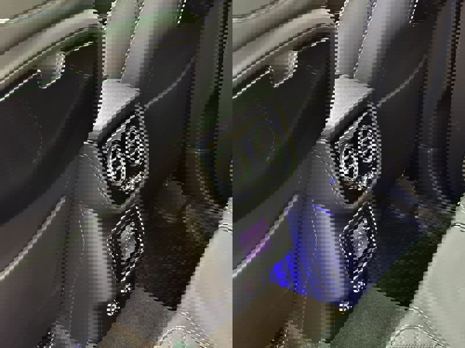 Used 2018 Bentley Bentayga image 31