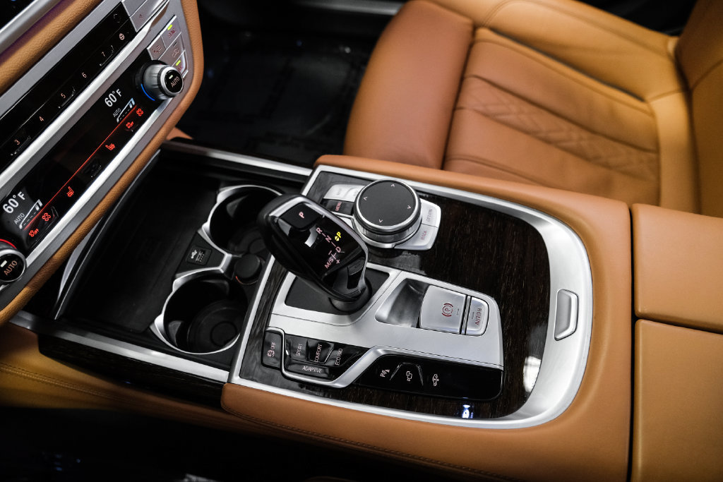 Used 2021 BMW 750i xDrive w/ M Sport Package AWD/4WD image 26