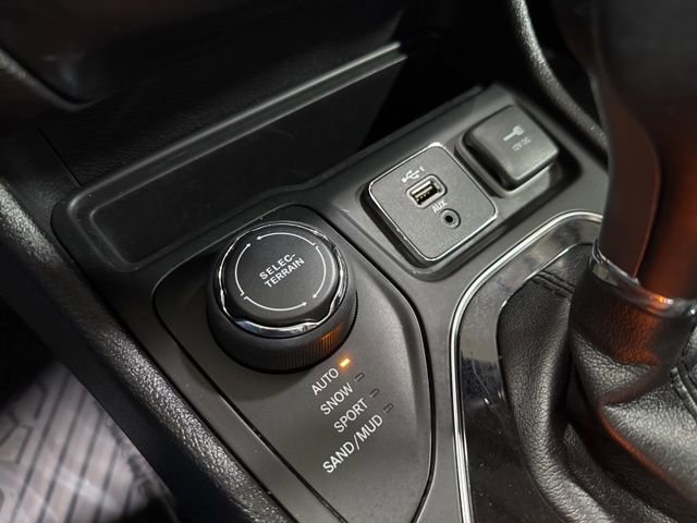 Used 2020 Jeep Cherokee Limited image 21